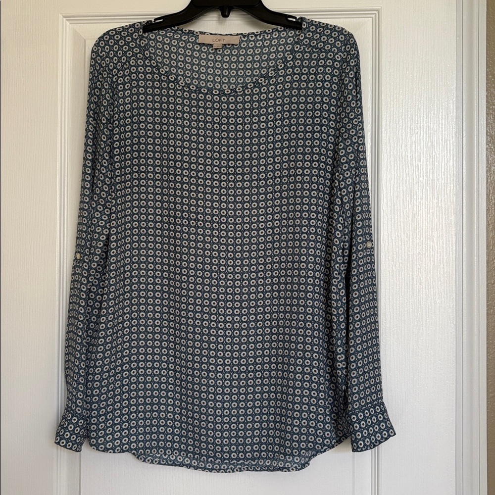 LOFT Floral Blue and‎ White Top M tabs to roll up sleeves